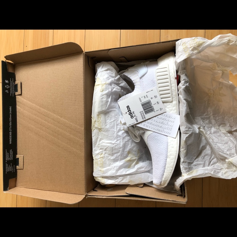 NMD_ R1 PK size 5 1/2 - Picture 3 of 6